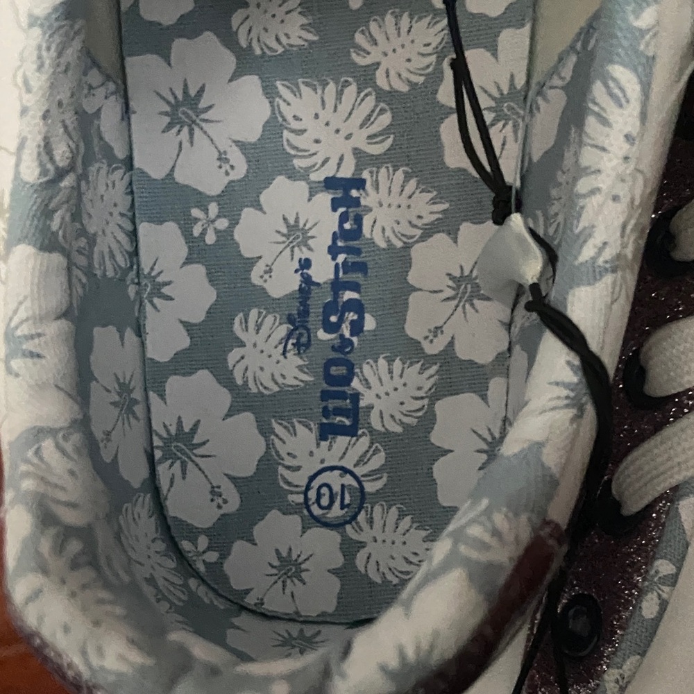 Stylish Kids Shoes with Purple Accents - Picture 5 of 5